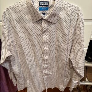 Stafford Men's White and Blue Flower Patterned Shirt